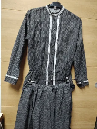 Conjunto Falda y Blusa Baserri hombro 42 falda 86