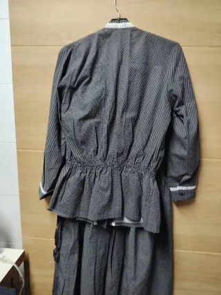 Conjunto Falda y Blusa Baserri hombro 42 falda 86