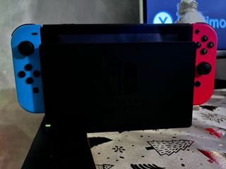 Nintendo Switch + Super Mario Bros Deluxe