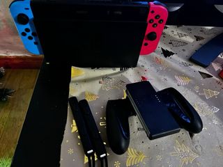 Nintendo Switch + Super Mario Bros Deluxe