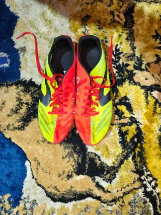 Zapatillas Atletismo Clavos Rojas y Amarillas