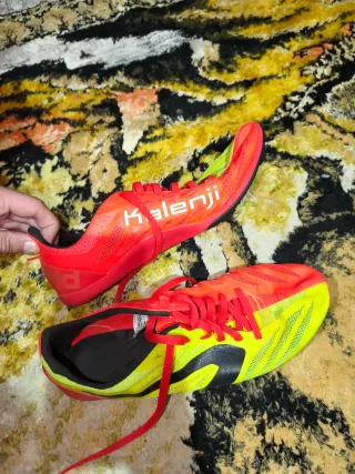 Zapatillas Atletismo Clavos Rojas y Amarillas