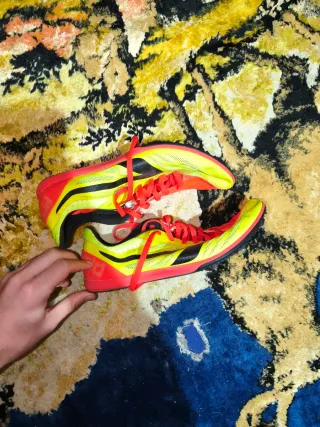 Zapatillas Atletismo Clavos Rojas y Amarillas