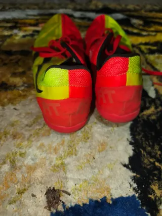 Zapatillas Atletismo Clavos Rojas y Amarillas