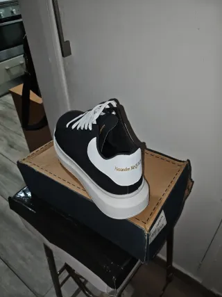 Zapatillas sin estrenar .