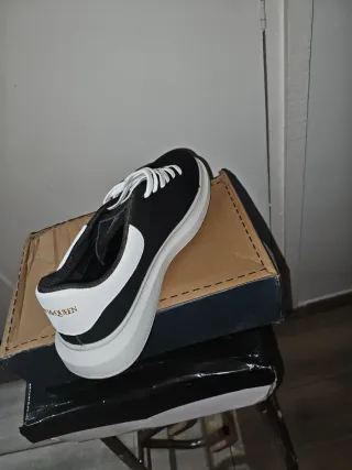 Zapatillas sin estrenar .