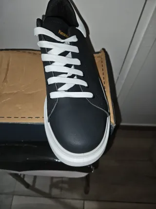 Zapatillas sin estrenar .