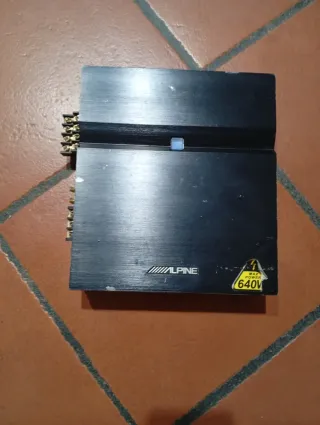 Subwoofer Alpine 800W 12 pulgadas + Amplificador