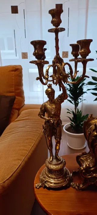 Reloj y candelabros bronce