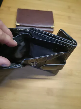 2 Carteras de piel a precio de coste.Precio de 2.