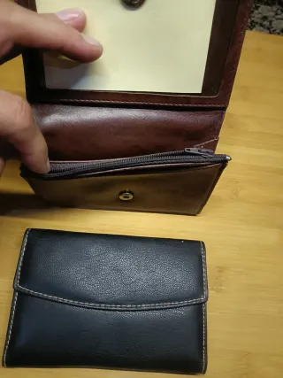 2 Carteras de piel a precio de coste.Precio de 2.