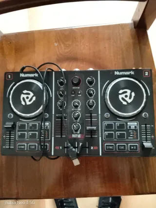 Numark Party Mix DJ Controller