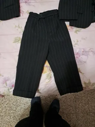 Traje de rayas para niño