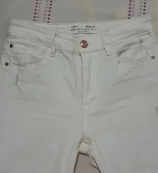 Pantalón blanco Stradivarius mujer