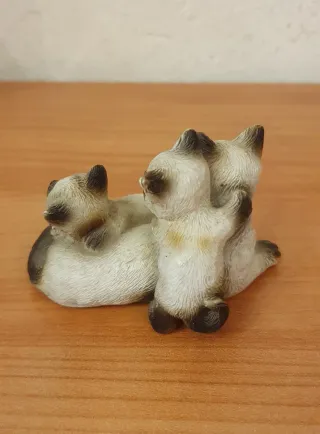 Statuetta 3 gattini in resina