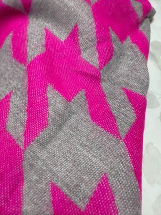 Bufanda Houndstooth Rosa y Gris