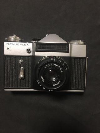 Cámara Zenit Revueflex E con objetivo Industar 50