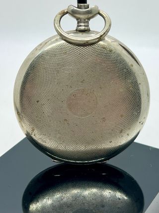 Reloj de bolsillo vintage suizo