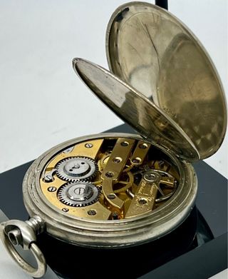 Reloj de bolsillo vintage suizo