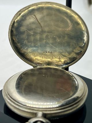 Reloj de bolsillo vintage suizo