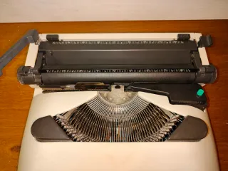 Máquina de escribir Olivetti Lettera 10