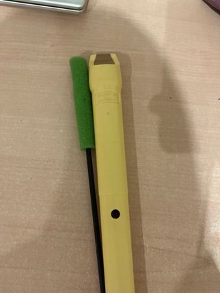 Flauta Hohner amarilla con limpiador