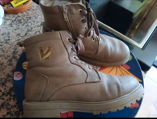 Botas de niña de piel color camel número 34