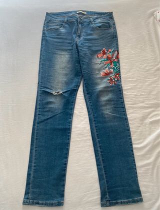 Tejanos con bordado floral