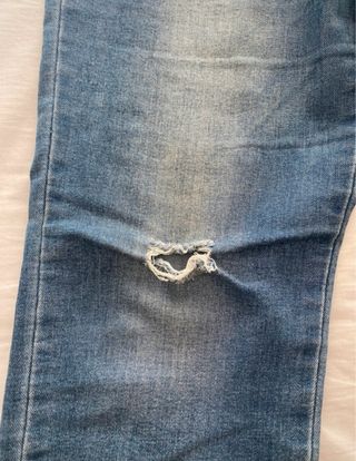 Tejanos con bordado floral