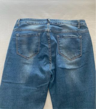 Tejanos con bordado floral