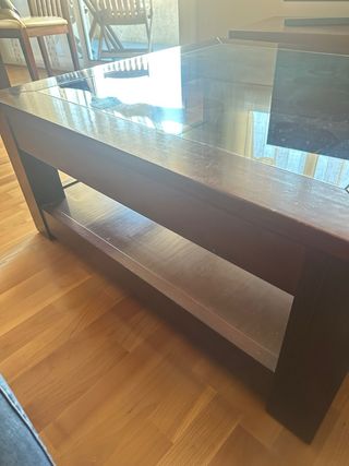 Mesa de comedor de nogal con tapa de cristal