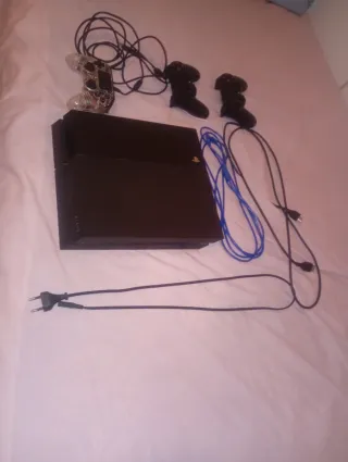Console Sony PS4 Nera + Controller e Cavi