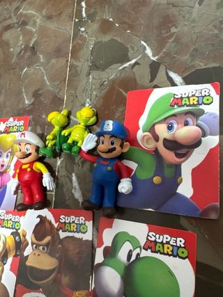 Figuras y cartas Super Mario