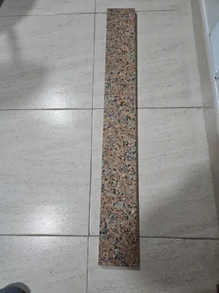 Zócalo de entrada de vivienda