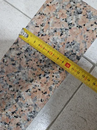 Zócalo de entrada de vivienda