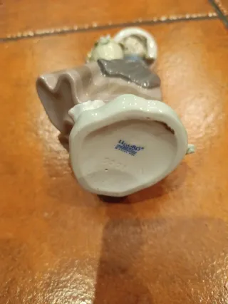 Niña con cesta de porcelana Lladro