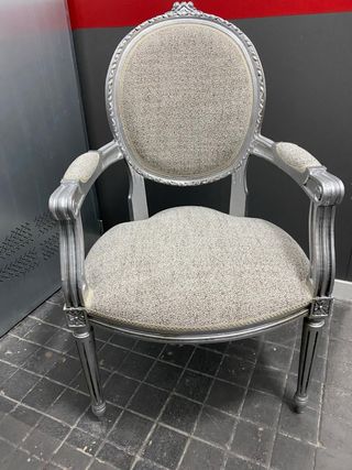 Butaca de madera maciza estilo clásico