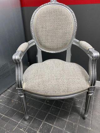 Butaca de madera maciza estilo clásico