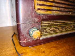 Radio Philips Antigua Marrón y Dorada