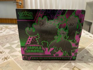 Caja Entrenador Élite Pokémon Fabula Sombría ESP