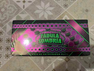 Caja Entrenador Élite Pokémon Fabula Sombría ESP