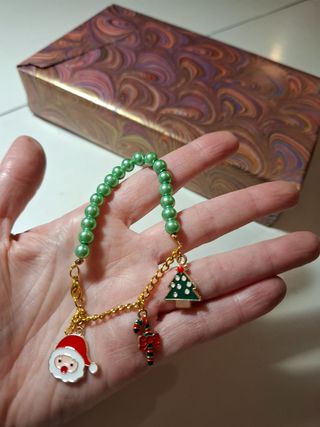 Pulsera Navideña Perlas Verdes con Dijes