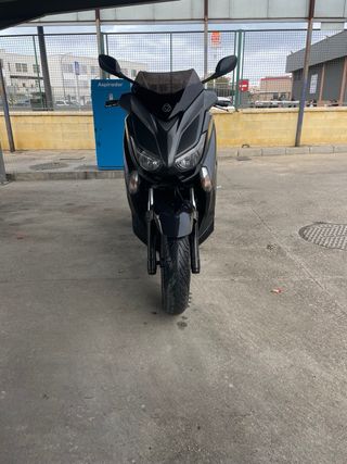 Yamaha X-Max 125