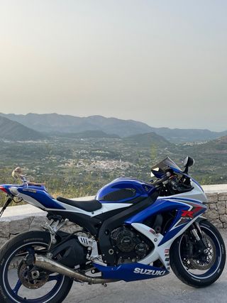 Suzuki GSXR 750 K8
