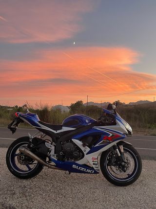 Suzuki GSXR 750 K8