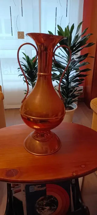 Jarrón de Bronce con Asas