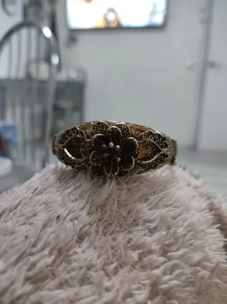 Pulsera plata dorada con flor