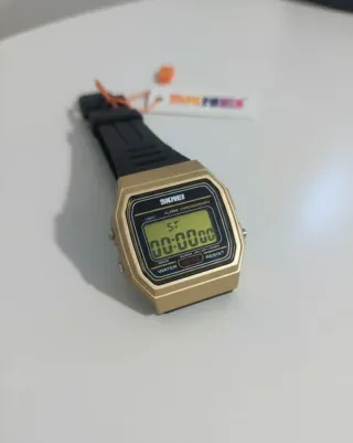 Reloj SKMEI Digital Dorado y Negro
