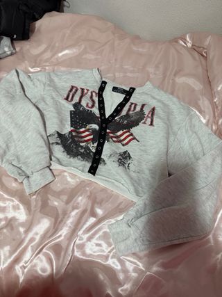 Sudadera Bershka gris con estampado