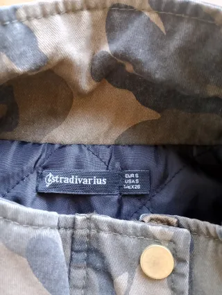 Cazadora camuflaje Stradivarius Talla S